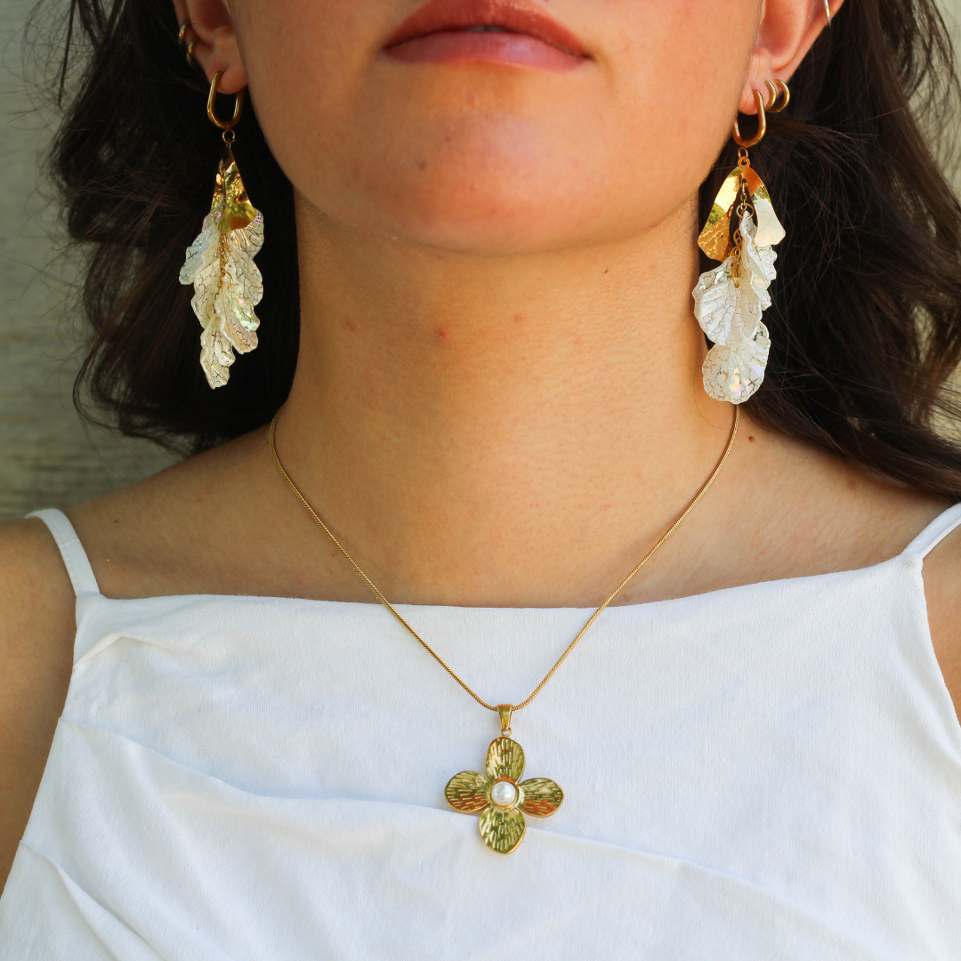 ARETES HOJAS BLANCAS